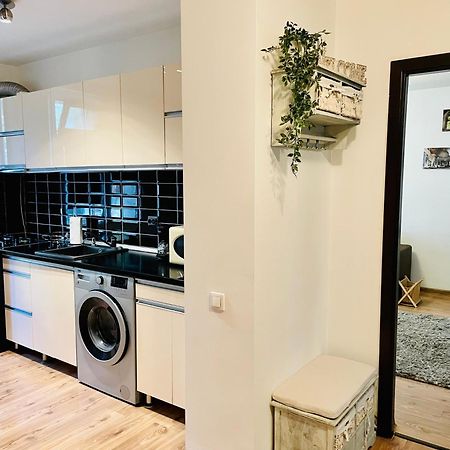 Thias Apartment -Parter, Langa Spitalul Marie Curie Bucarest Esterno foto