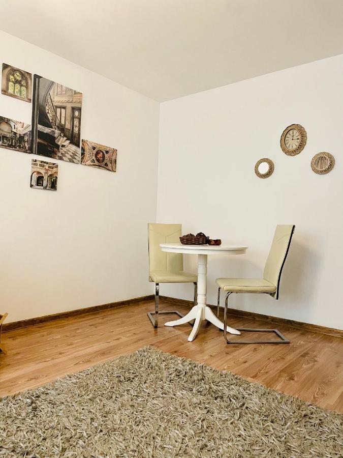 Thias Apartment -Parter, Langa Spitalul Marie Curie Bucarest Esterno foto
