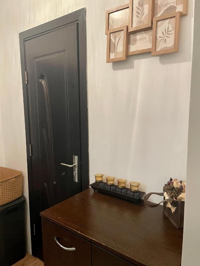 Thias Apartment -Parter, Langa Spitalul Marie Curie Bucarest Esterno foto