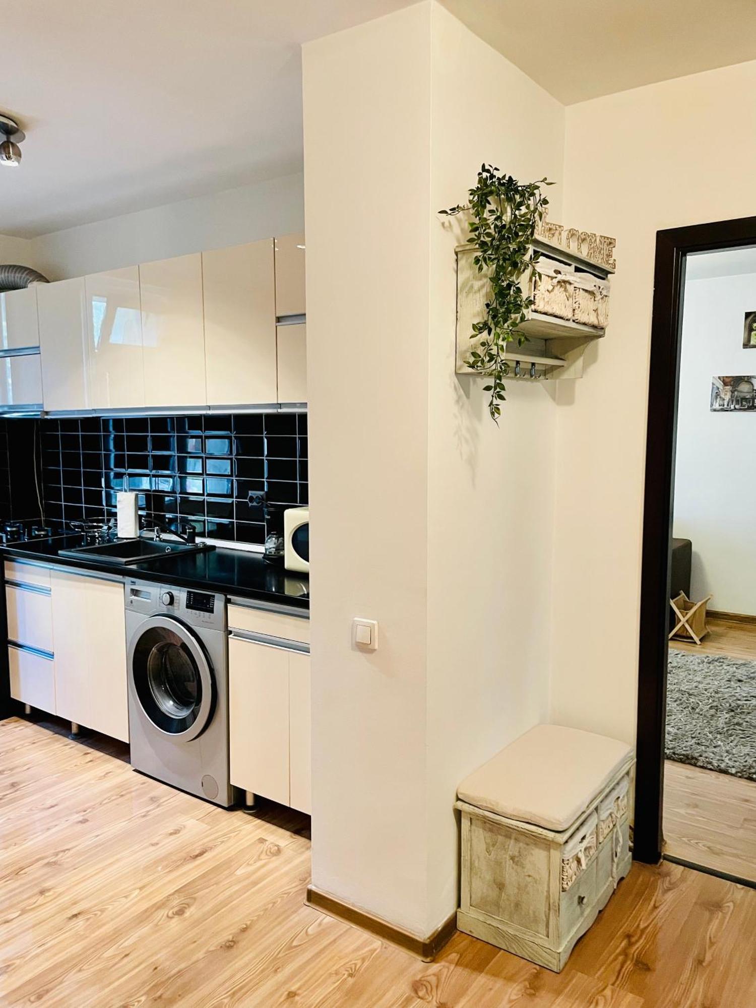 Thias Apartment -Parter, Langa Spitalul Marie Curie Bucarest Esterno foto